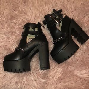 Super cute goth platform booties